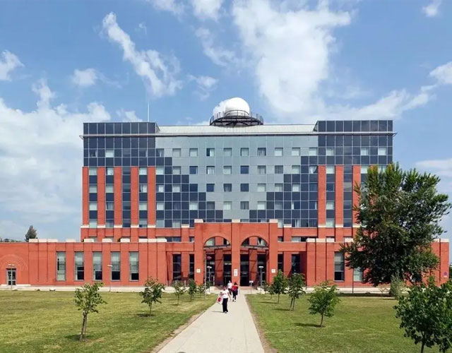 厄特沃什·罗兰大学